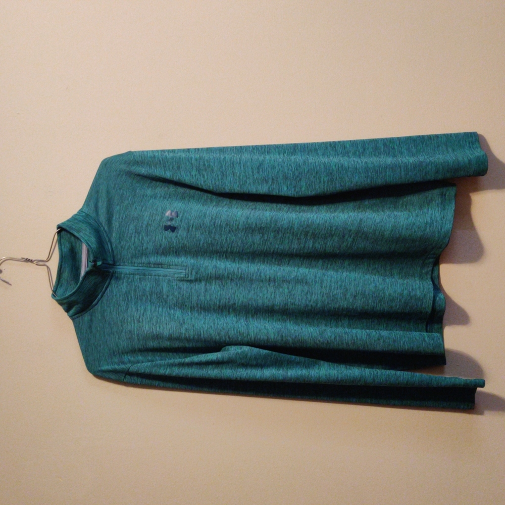 Under Armour Loose Fit Long Sleeve Half Zip Shirt EUC